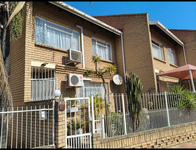 3 BEDROOM APARTMENT FOR SALE IN RUSTENBURG CENTRAL